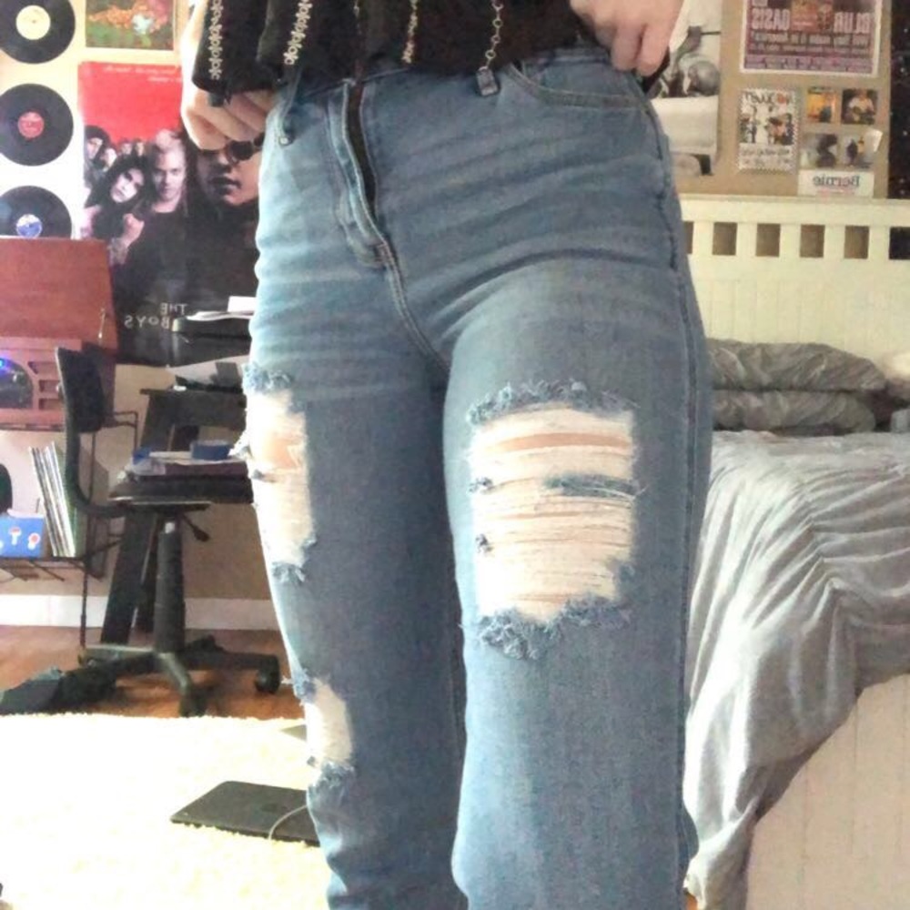 hollister mom jeans!